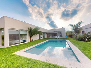 Casa en  Lomas de City Bell - Club de campo