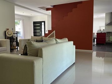 VENTA Casa Haras Del Sol Pilar-Pileta-Amplio Terreno-Losa radiante-Hipico-Tenis-Paddle-APTO CREDITO