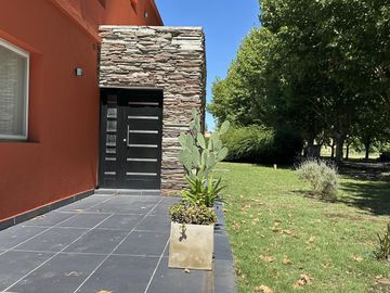 VENTA Casa Haras Del Sol Pilar-Pileta-Amplio Terreno-Losa radiante-Hipico-Tenis-Paddle-APTO CREDITO