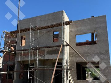 En Venta, Duplex en Pozo, 2 dormitorios, B° Don Luckas, Plottier.