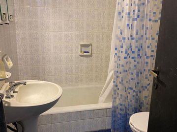 Casa en Venta con Importante Local en esquina - Posibilidad renta y vivienda