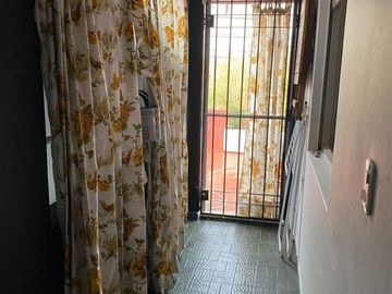 Casa en Venta con Importante Local en esquina - Posibilidad renta y vivienda