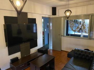 Casa en Venta con Importante Local en esquina - Posibilidad renta y vivienda