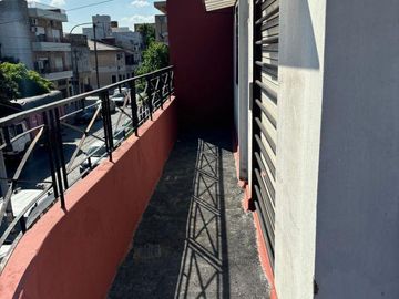 Casa en Venta con Importante Local en esquina - Posibilidad renta y vivienda