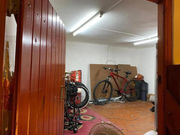 Casa en Venta con Importante Local en esquina - Posibilidad renta y vivienda
