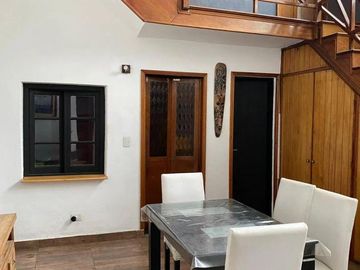 Casa en Venta con Importante Local en esquina - Posibilidad renta y vivienda