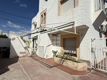 Venta - Propiedad tipo dúplex en el Centro de General Roca -  C083