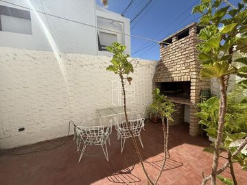 Venta - Propiedad tipo dúplex en el Centro de General Roca -  C083