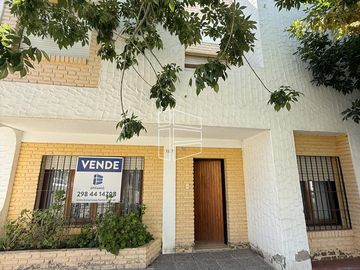 Venta - Propiedad tipo dúplex en el Centro de General Roca -  C083