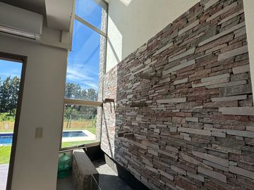 Casa sobre lote de 1000m2 con costa al rio
