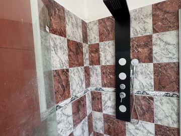 Casa sobre lote de 1000m2 con costa al rio