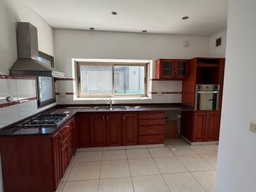 Casa sobre lote de 1000m2 con costa al rio