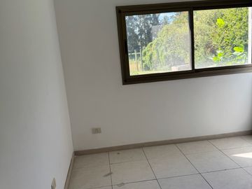 Casa sobre lote de 1000m2 con costa al rio