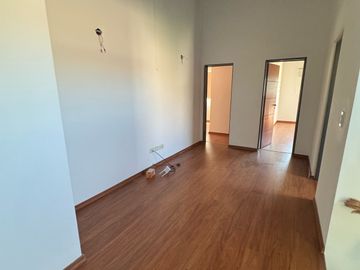 Casa sobre lote de 1000m2 con costa al rio