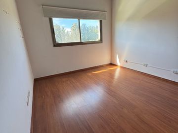 Casa sobre lote de 1000m2 con costa al rio