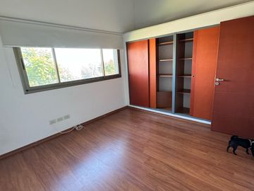 Casa sobre lote de 1000m2 con costa al rio