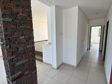 Casa sobre lote de 1000m2 con costa al rio