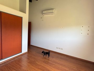 Casa sobre lote de 1000m2 con costa al rio