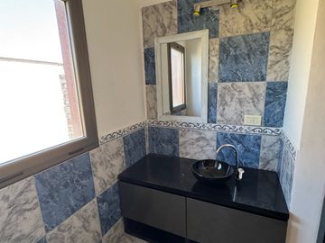Casa sobre lote de 1000m2 con costa al rio