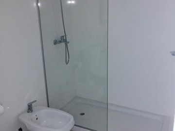 Lencke vende - con financiacion, excelente 2 ambientes, edificio c/pileta, gym, vig 24 hs