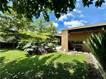 Casa campestre con diseño exclusivo en Cerritos - Pereira