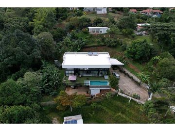 CASA CAMPESTRE EN VENTA VIA CALI-YUMBO DAPA