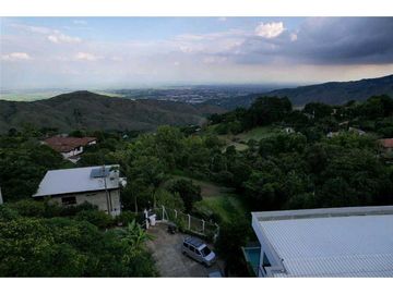 CASA CAMPESTRE EN VENTA VIA CALI-YUMBO DAPA