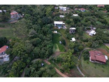 CASA CAMPESTRE EN VENTA VIA CALI-YUMBO DAPA