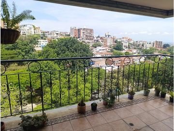 APARTAMENTO EN VENTA LOS CRISTALES ⬆7 160M2 🛌2 🚽3 🚘2P