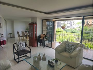 APARTAMENTO EN VENTA LOS CRISTALES ⬆7 160M2 🛌2 🚽3 🚘2P