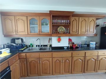APARTAMENTO EN VENTA LOS CRISTALES ⬆7 160M2 🛌2 🚽3 🚘2P