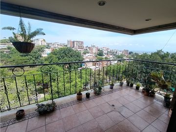 APARTAMENTO EN VENTA LOS CRISTALES ⬆7 160M2 🛌2 🚽3 🚘2P