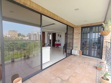 APARTAMENTO EN VENTA LOS CRISTALES ⬆7 160M2 🛌2 🚽3 🚘2P