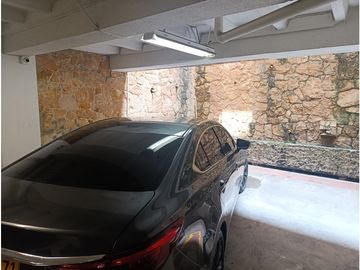APARTAMENTO EN VENTA LOS CRISTALES ⬆7 160M2 🛌2 🚽3 🚘2P