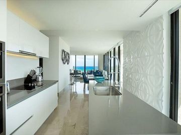 Oceana 2 Bedroom Ocean View Penthouse- Nuevo en el mercado