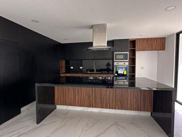 Casa en  preventa en esquina en Lomas de Angelopolis II Puebla.