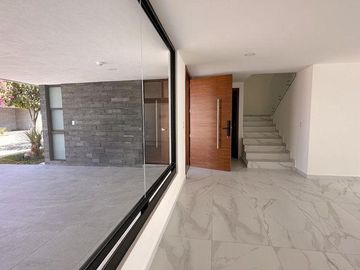 Casa en  preventa en esquina en Lomas de Angelopolis II Puebla.