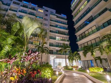 Oportunidad de inversión! Lujosos Condominios de 3 Recámaras