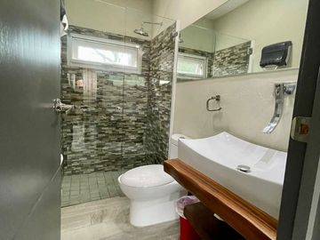 CASA EN VENTA EN CIUDAD  BUGAMBILIAS