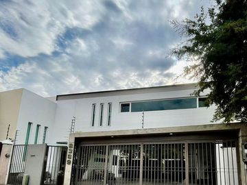 CASA EN VENTA EN CIUDAD  BUGAMBILIAS