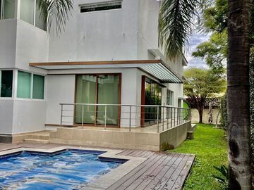 CASA EN VENTA EN CIUDAD  BUGAMBILIAS