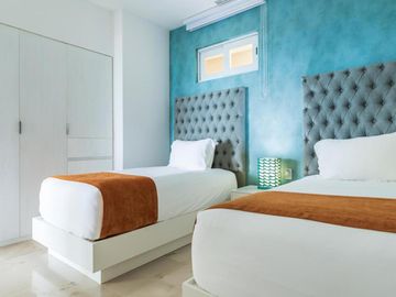 Oceana 2 Bedroom Ocean View Penthouse- Nuevo en el mercado