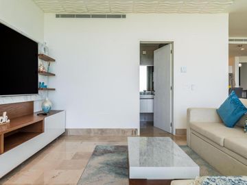 Oceana 2 Bedroom Ocean View Penthouse- Nuevo en el mercado