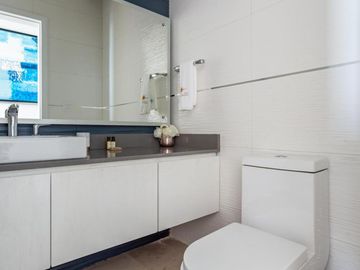 Oceana 2 Bedroom Ocean View Penthouse- Nuevo en el mercado