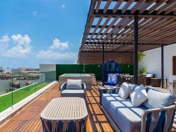 Oceana 2 Bedroom Ocean View Penthouse- Nuevo en el mercado