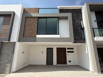 Casa Moderna Nueva en Venta en Fraccionamiento Zona Forjadores