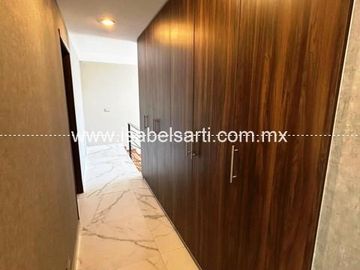 CASA EN VENTA EN JURIQUILLA