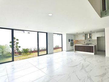 VENTA casa en Angelopolis II 5 recamaras y jardin