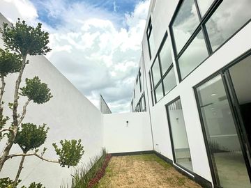 VENTA casa en Angelopolis II 5 recamaras y jardin