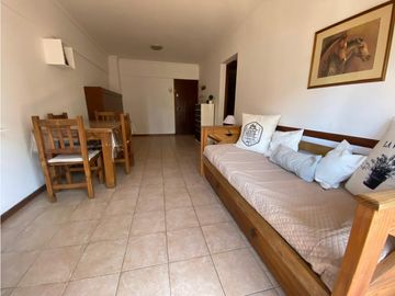ALQUILER 24 M. - UN AMBIENTE - LA PERLA- Amoblado